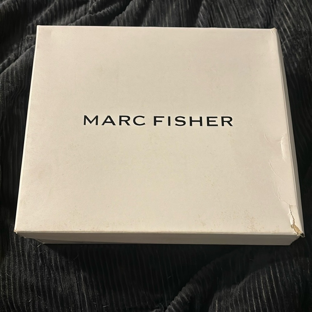 The High wedges by MARC FISHER are an absolute final touch to your fit!